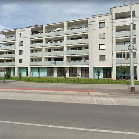 Alure Residences 1 & 24H Self Check-In, Free Parking In Front Of The Apartment Building, New Building, Terrace, Cafe With Breakfast In The Apartment Building, Next To The Aqua Park Banska Bystrica Ngoại thất bức ảnh