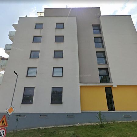 Alure Residences 1 & 24H Self Check-In, Free Parking In Front Of The Apartment Building, New Building, Terrace, Cafe With Breakfast In The Apartment Building, Next To The Aqua Park Banska Bystrica Ngoại thất bức ảnh
