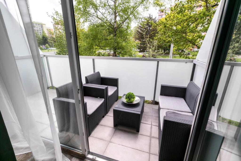 Alure Residences 1 & 24H Self Check-In, Free Parking In Front Of The Apartment Building, New Building, Terrace, Cafe With Breakfast In The Apartment Building, Next To The Aqua Park Banska Bystrica Ngoại thất bức ảnh