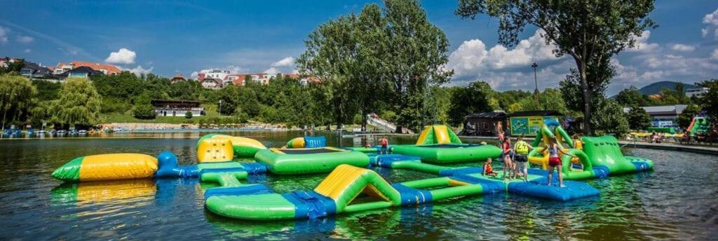 Alure Residences 1 & 24H Self Check-In, Free Parking In Front Of The Apartment Building, New Building, Terrace, Cafe With Breakfast In The Apartment Building, Next To The Aqua Park Banska Bystrica Ngoại thất bức ảnh